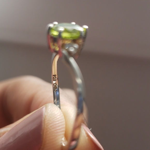 Peridot & White Topaz Ring - Picture 3 of 4